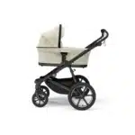 Thule_Bassinet_Soft_beige_Installed_4w_A_Side